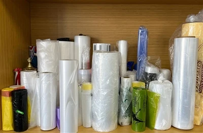 A empresa produz e vende no atacado vários tipos de sacos plásticos para emba...